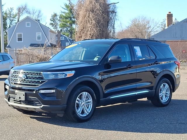 Used 2024 Ford Explorer XLT w/ Equipment Group 202A AWD/4WD image 3