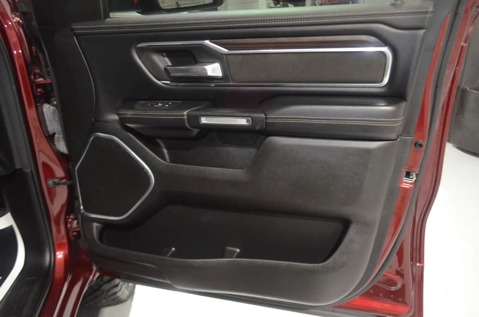 Used 2025 RAM 1500 Laramie image 23