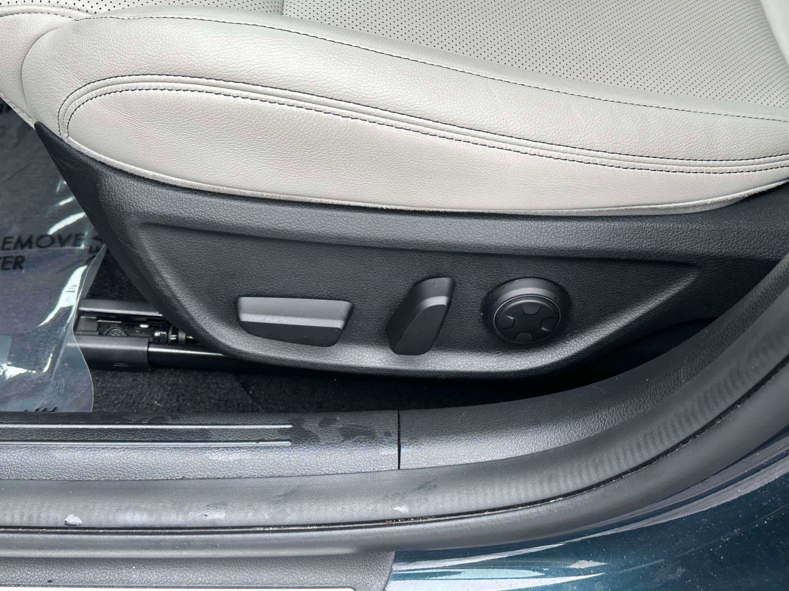 Used 2024 Genesis G70 2.5T image 18