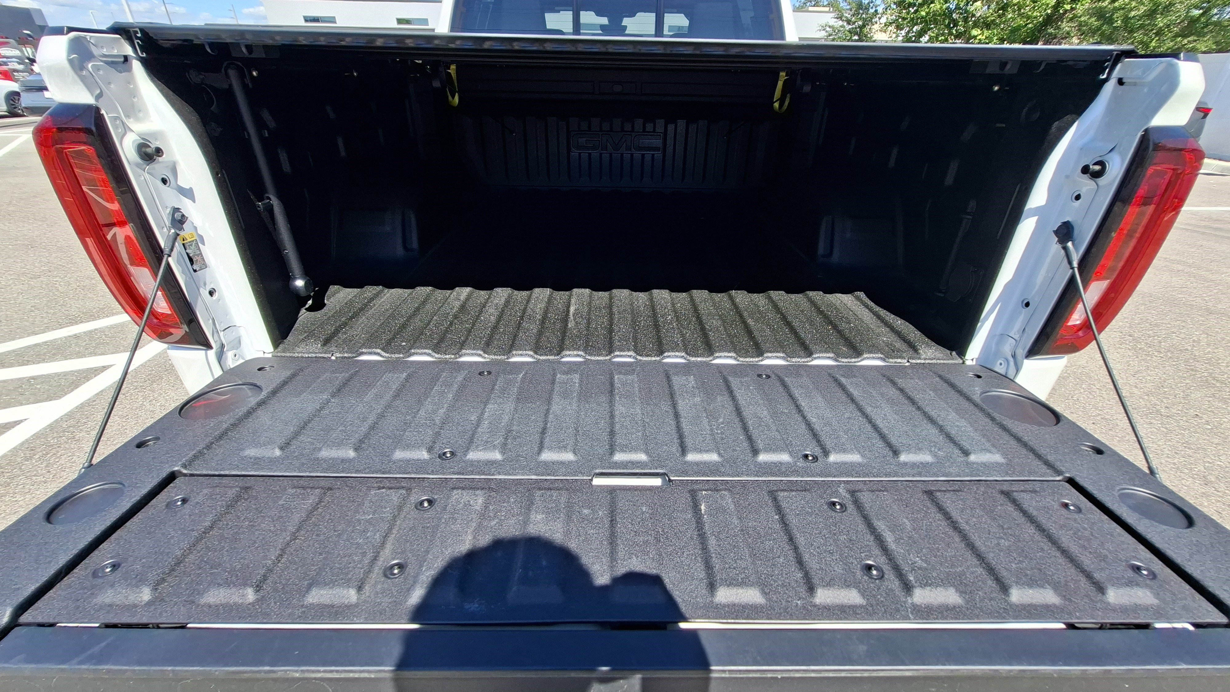 Used 2021 GMC Sierra 1500 SLT w/ SLT Premium Plus Package AWD/4WD image 22