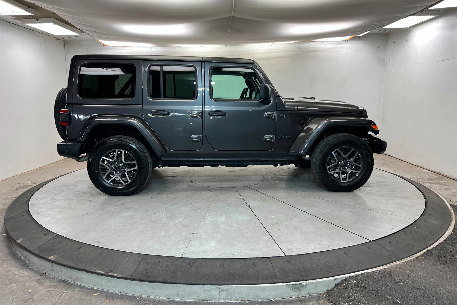 Certified 2025 Jeep Wrangler Sahara image 6