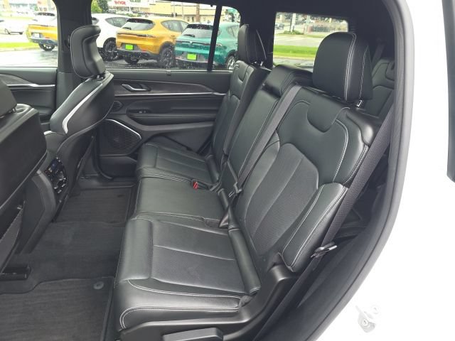 Used 2025 Jeep Grand Cherokee L Overland w/ Advanced Protech Group III AWD/4WD image 38