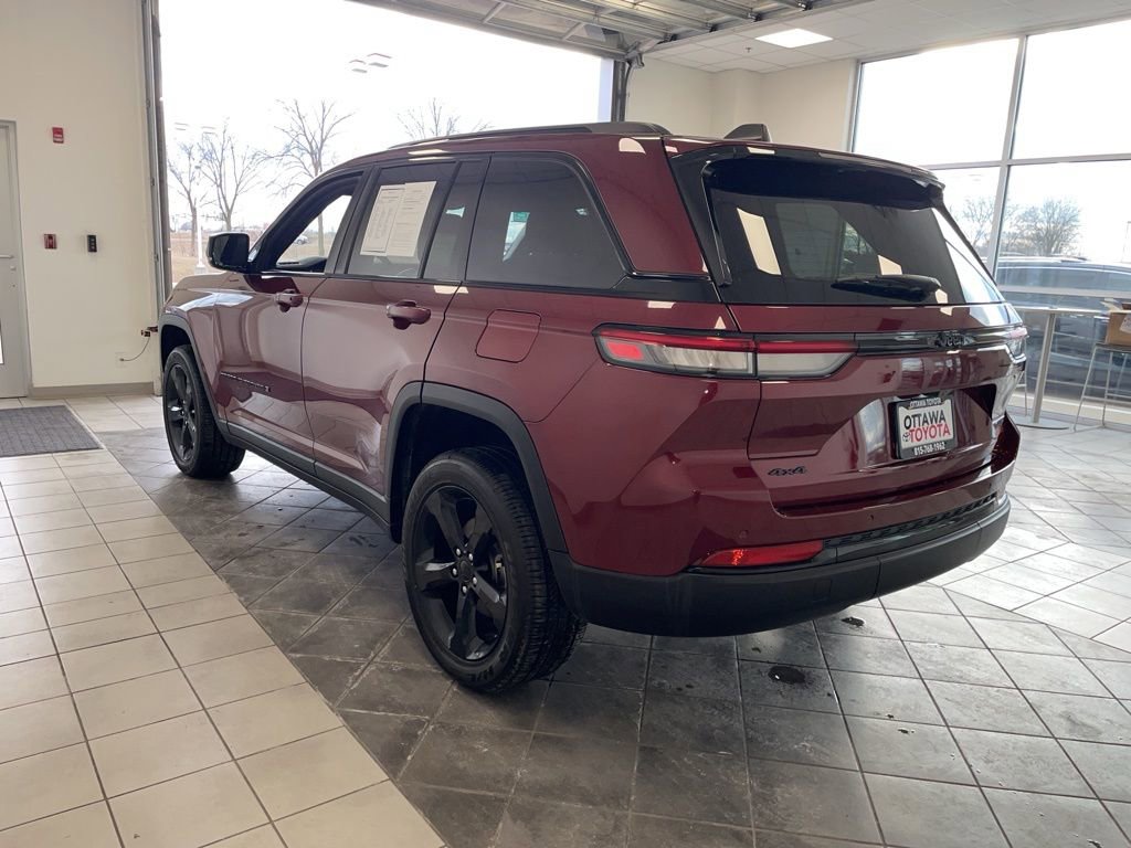 Used 2024 Jeep Grand Cherokee Altitude image 7