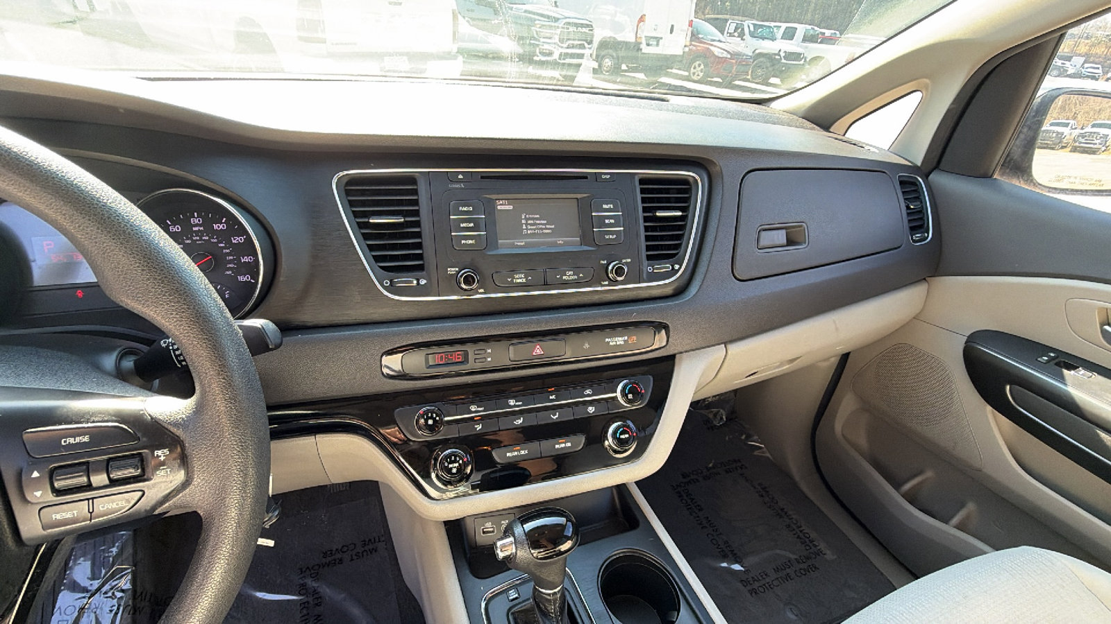 Used 2017 Kia Sedona LX image 32