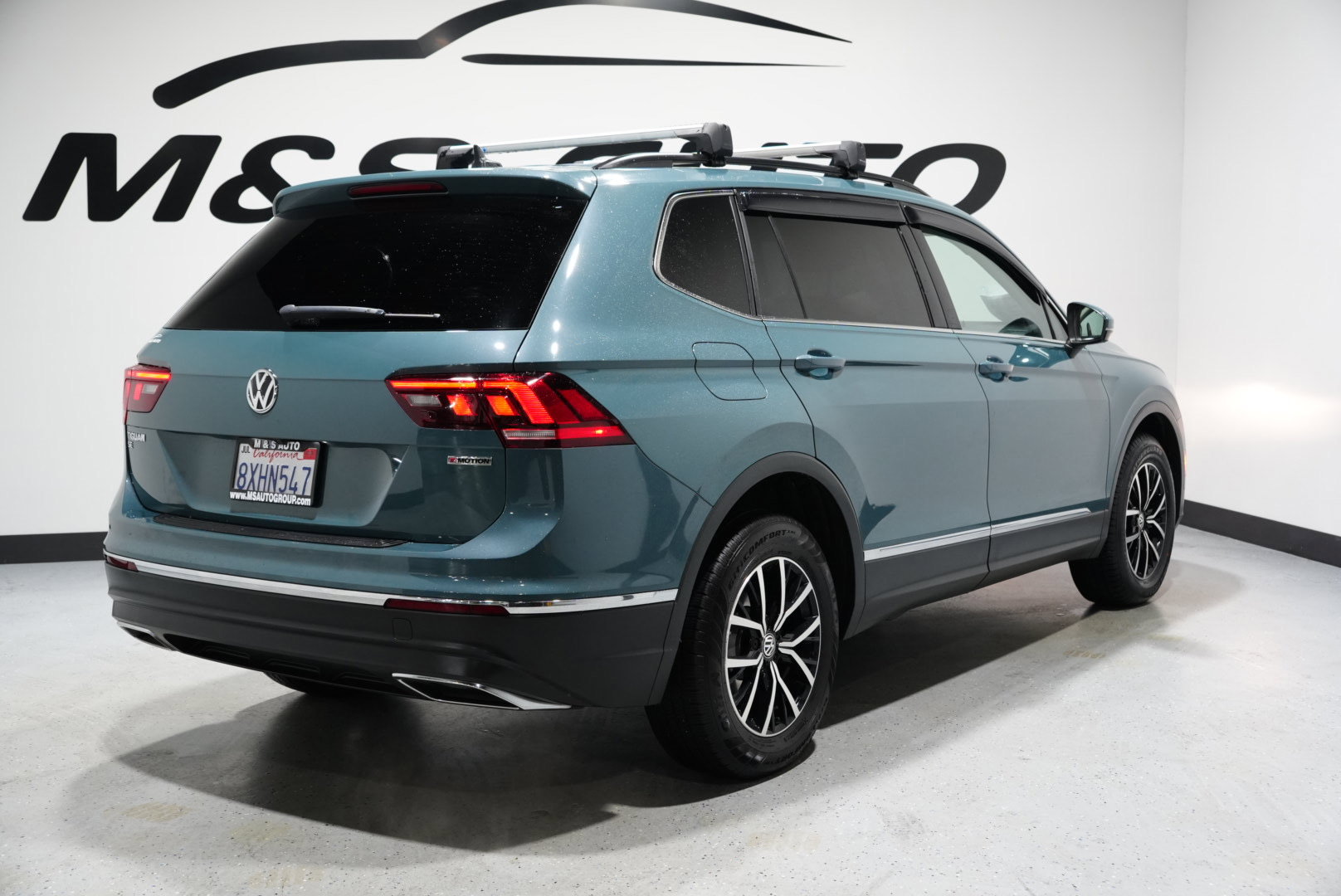 Used 2021 Volkswagen Tiguan SE w/ Panoramic Sunroof Package image 8