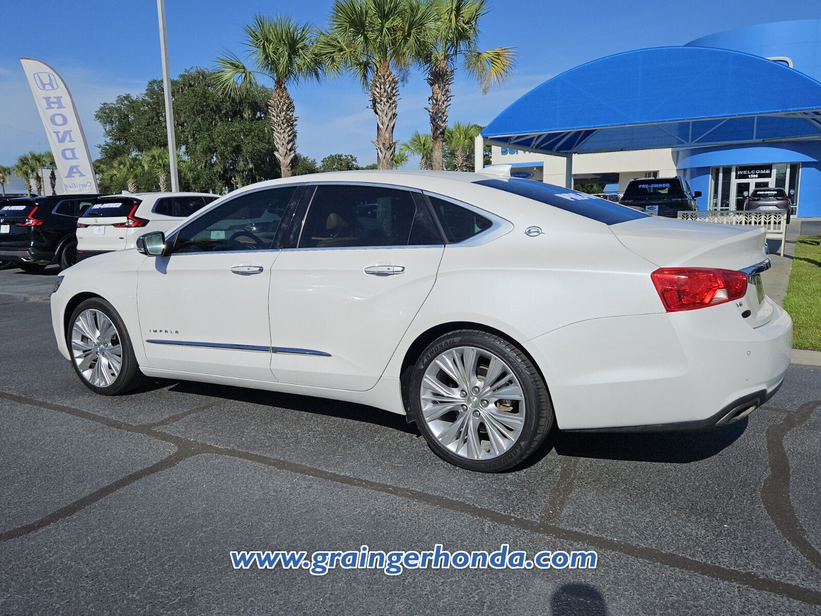 Used 2016 Chevrolet Impala LTZ w/ Enhanced Convenience Package FWD image 3