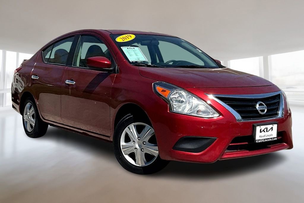 Used 2019 Nissan Versa SV FWD image 3