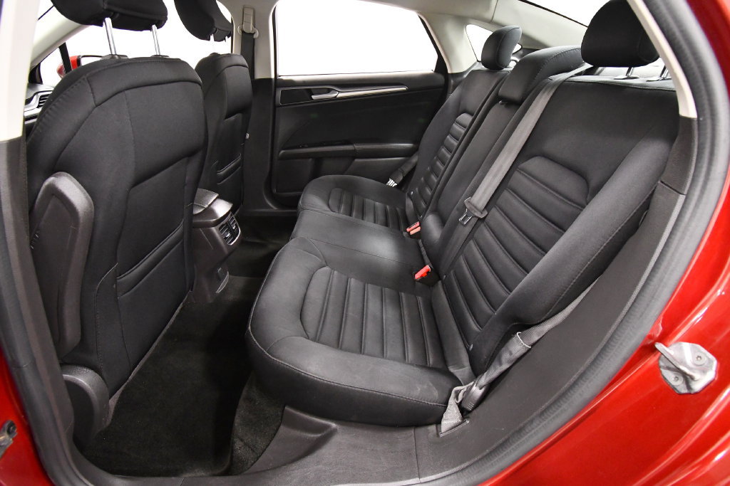 Used 2016 Ford Fusion SE FWD image 15