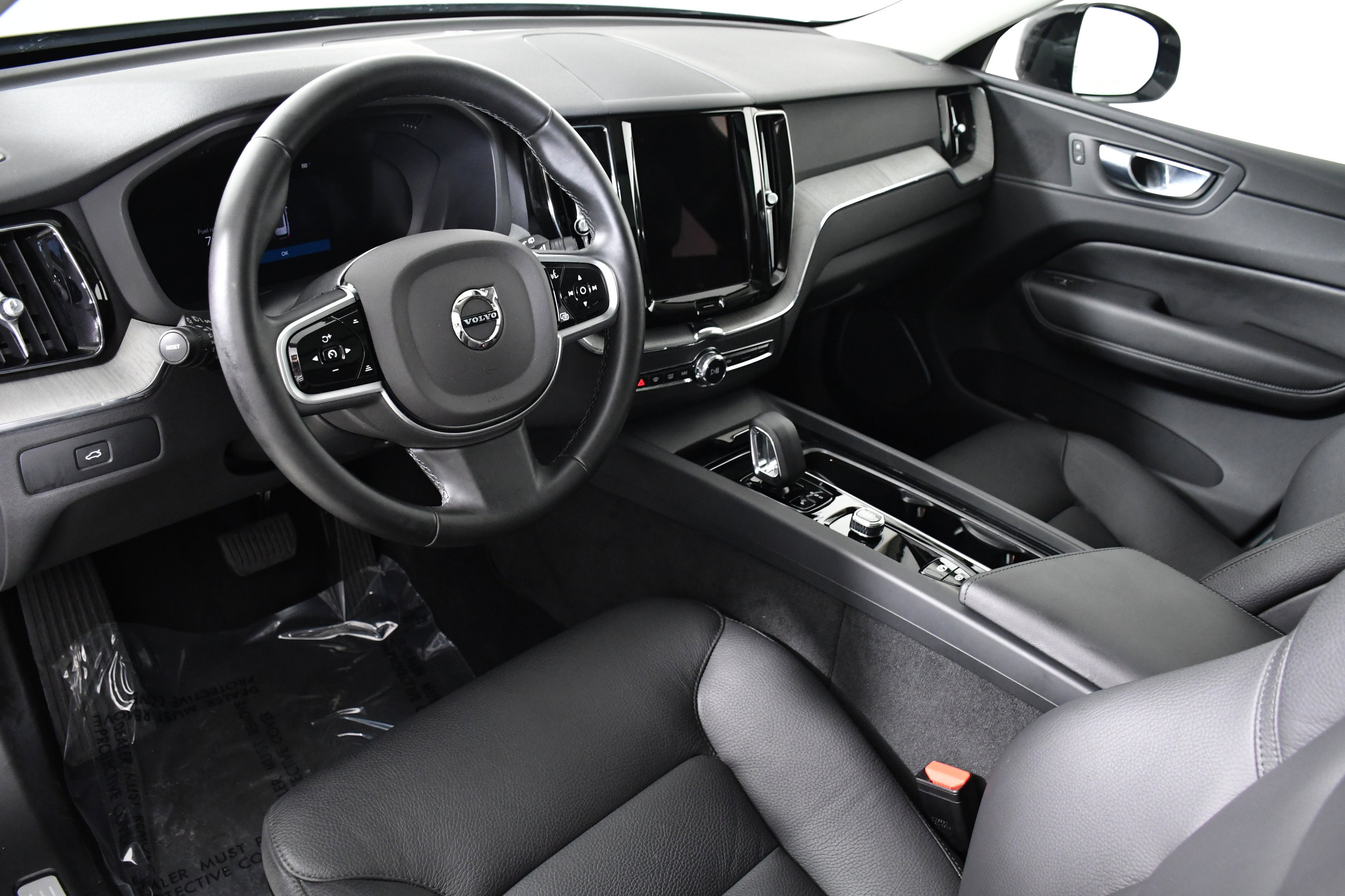 Used 2025 Volvo XC60 B5 Plus image 20
