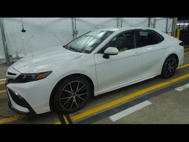 Used 2024 Toyota Camry SE FWD image 1