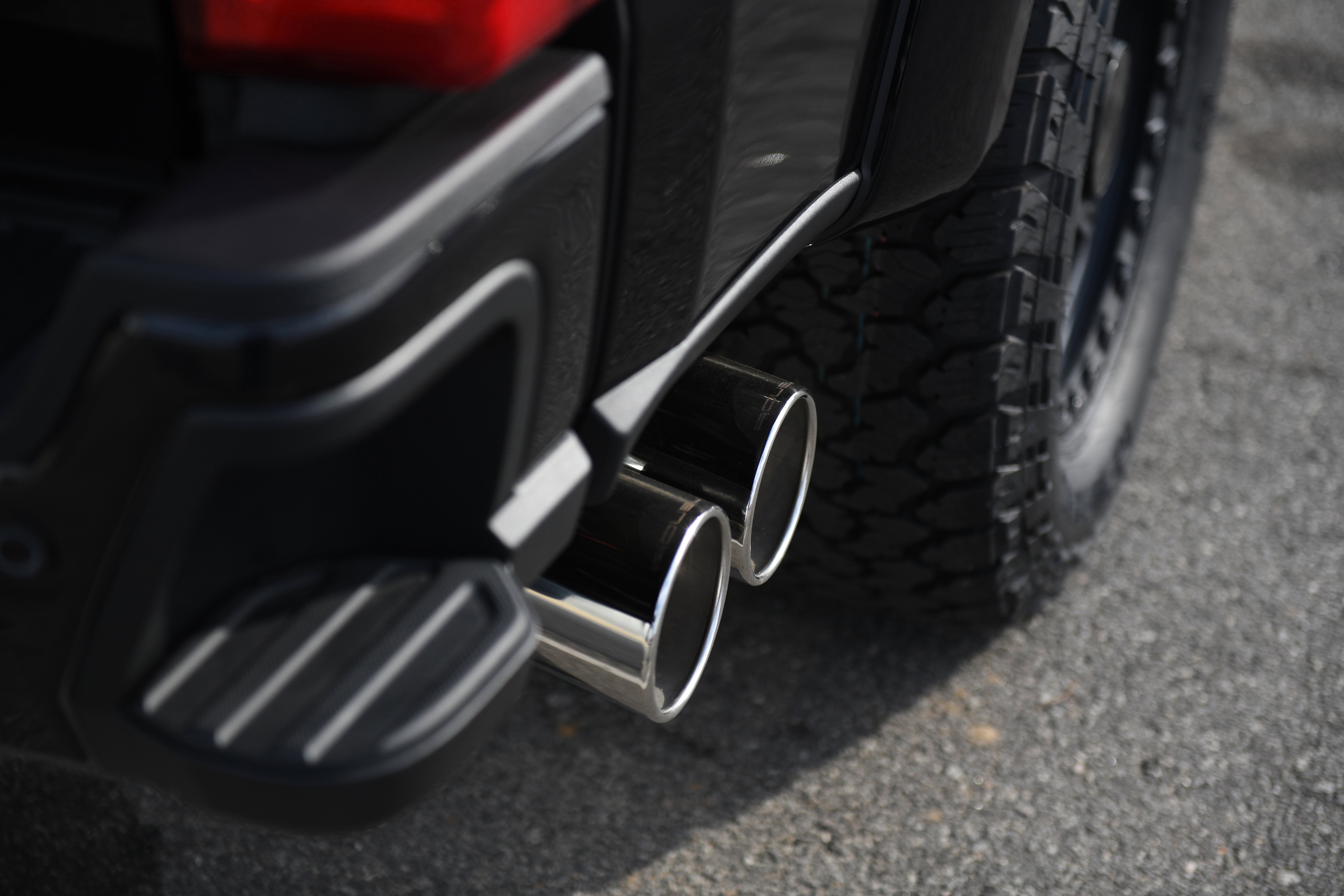 New 2026 Ford F250 Lariat w/ Black Appearance Package image 14