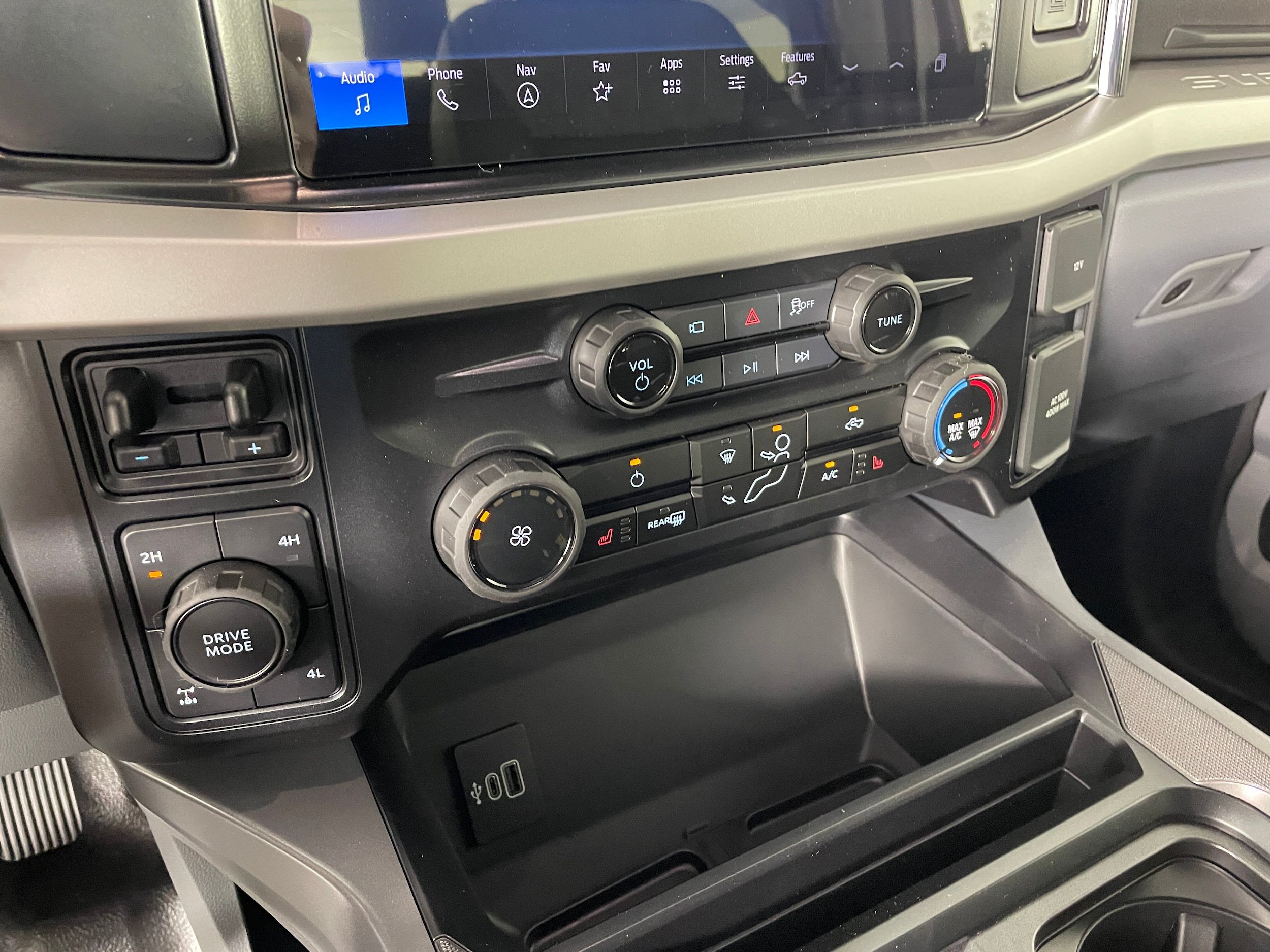 New 2026 Ford F250 XLT w/ XLT Premium Package AWD/4WD image 6
