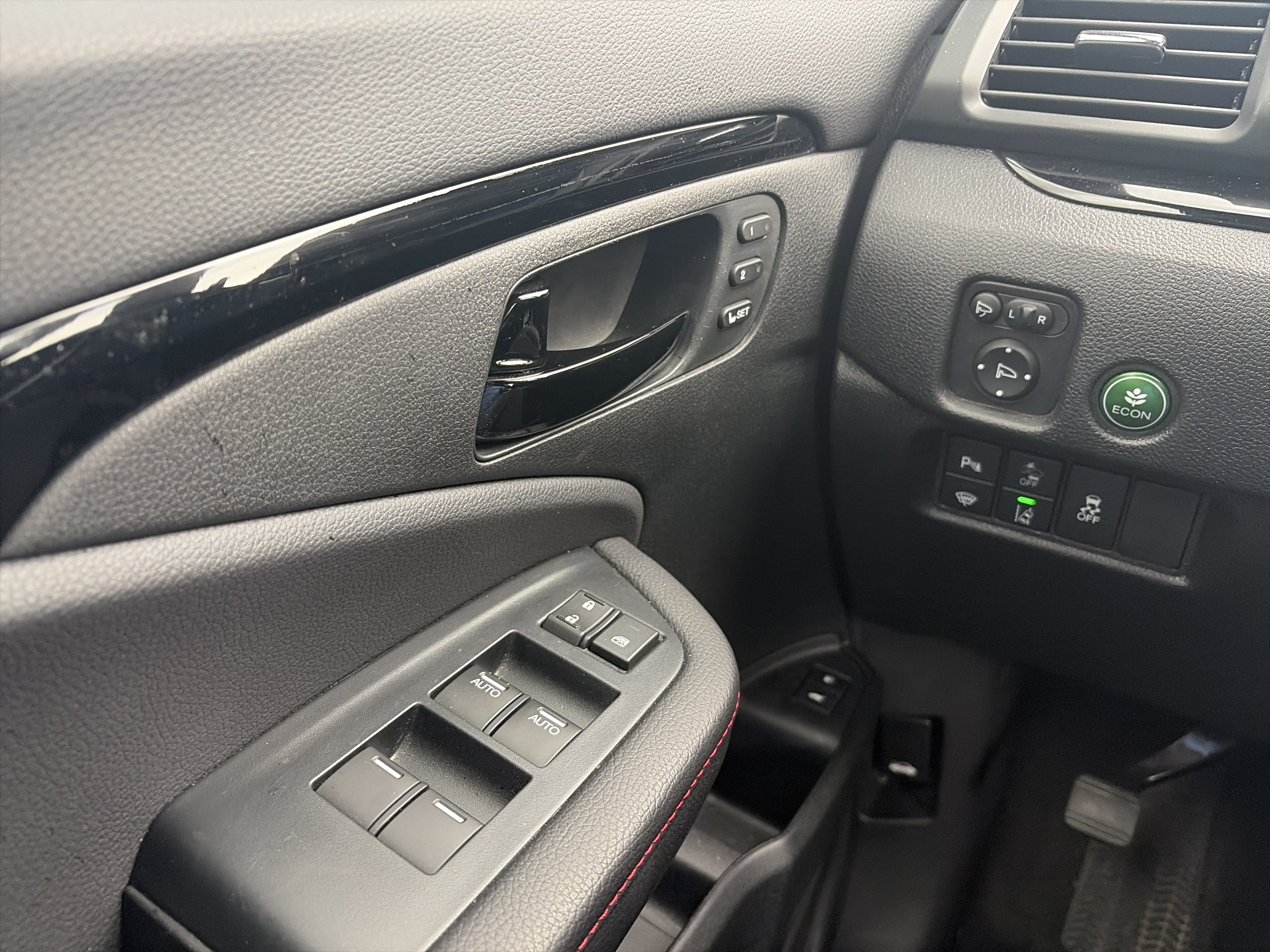 Certified 2024 Honda Passport Black Edition image 28