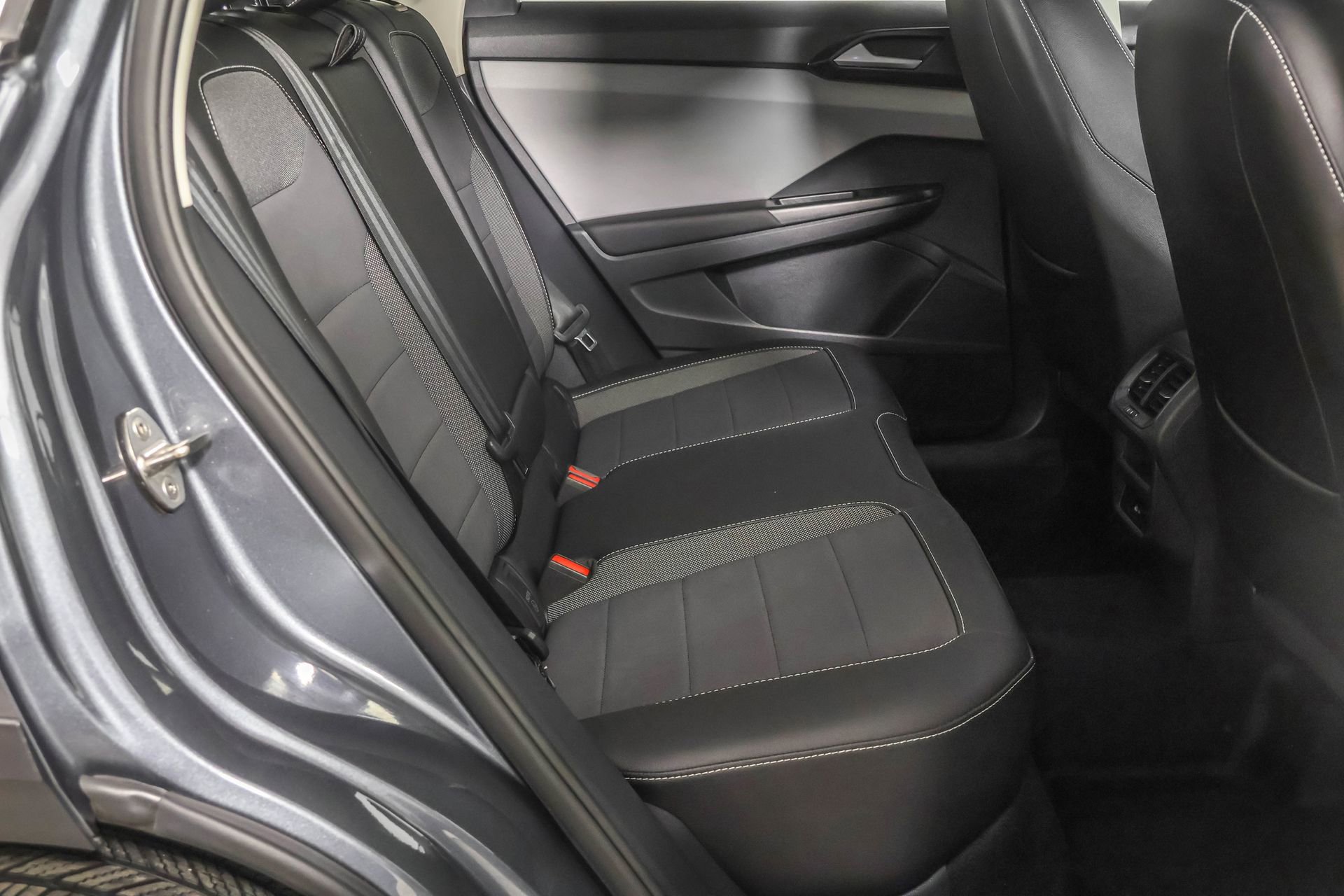 Used 2022 Volkswagen Taos SE w/ Panoramic Sunroof Package image 39