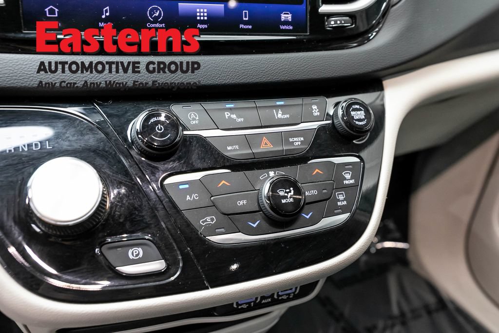 Used 2023 Chrysler Pacifica Touring-L FWD image 20