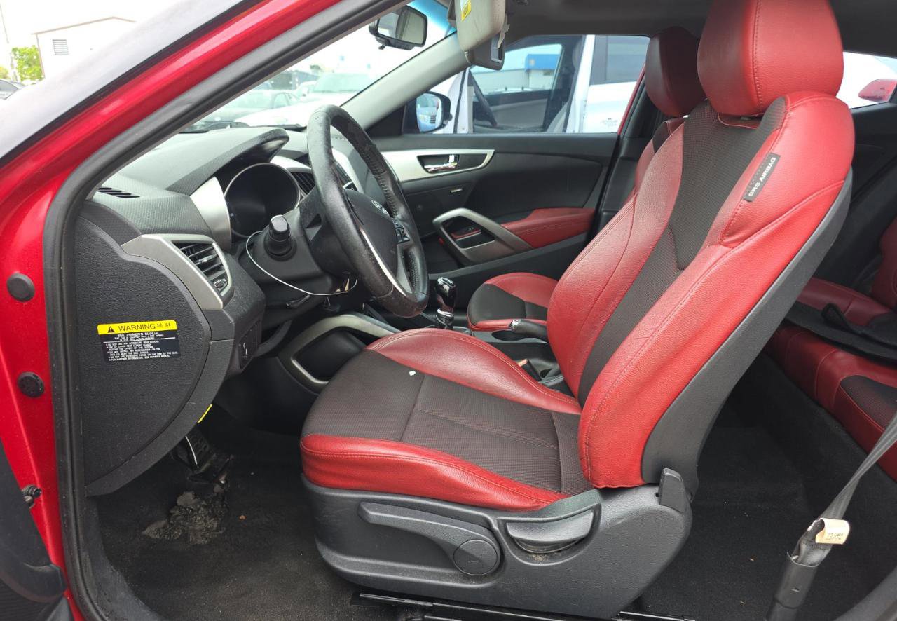 Used 2013 Hyundai Veloster W/ RED INTERIOR 2DR HATCHBACK w/ Style Pkg image 10