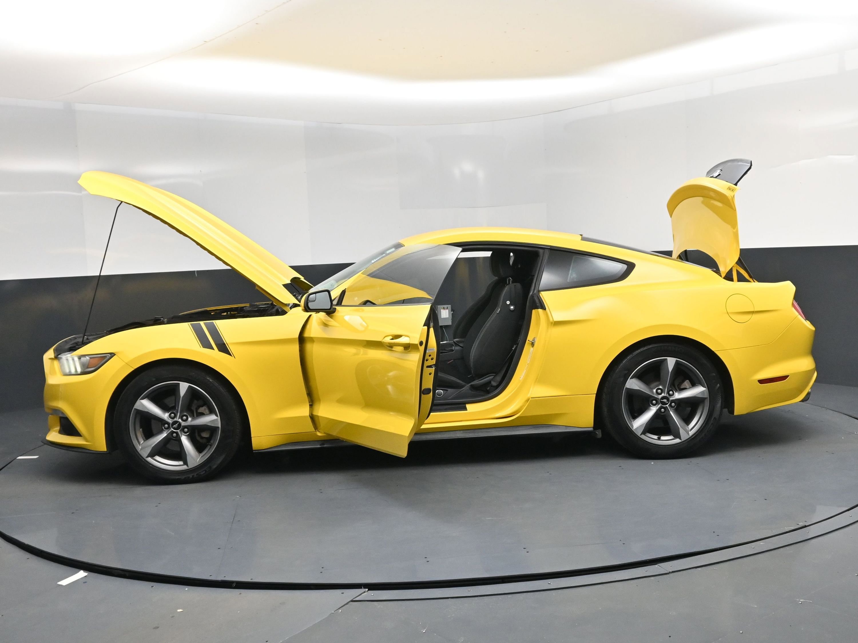 Used 2016 Ford Mustang EcoBoost image 26