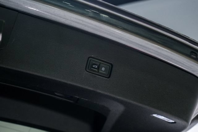 Used 2019 Audi Q8 Premium Plus w/ Premium Plus AWD/4WD image 54