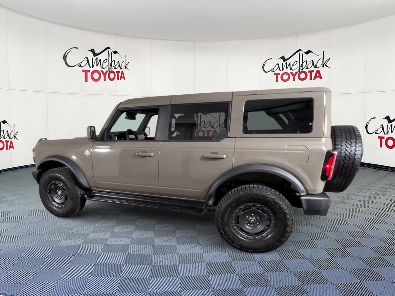 Used 2025 Ford Bronco Outer Banks w/ Sasquatch Package AWD/4WD image 8