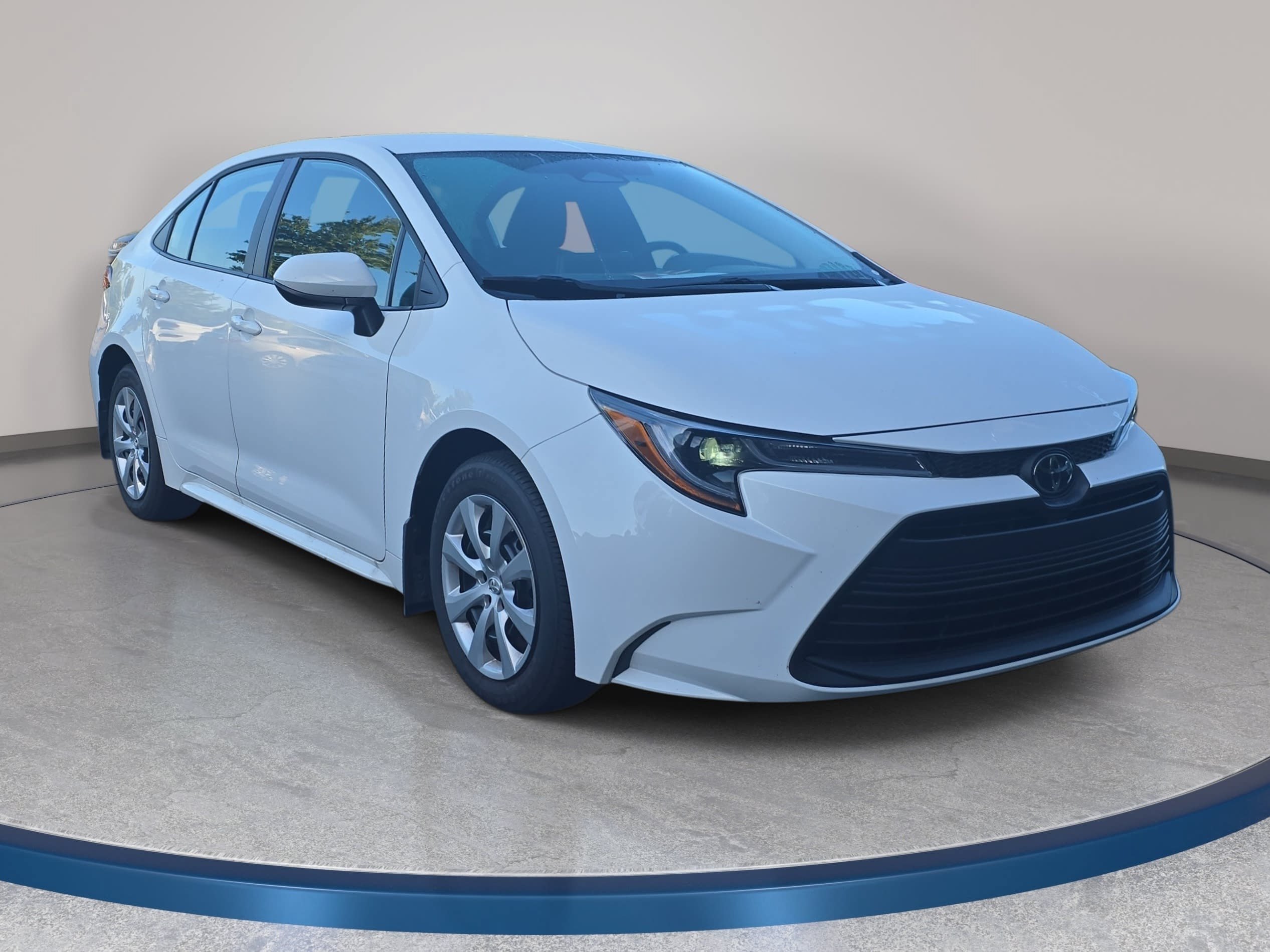 Used 2026 Toyota Corolla LE FWD image 3