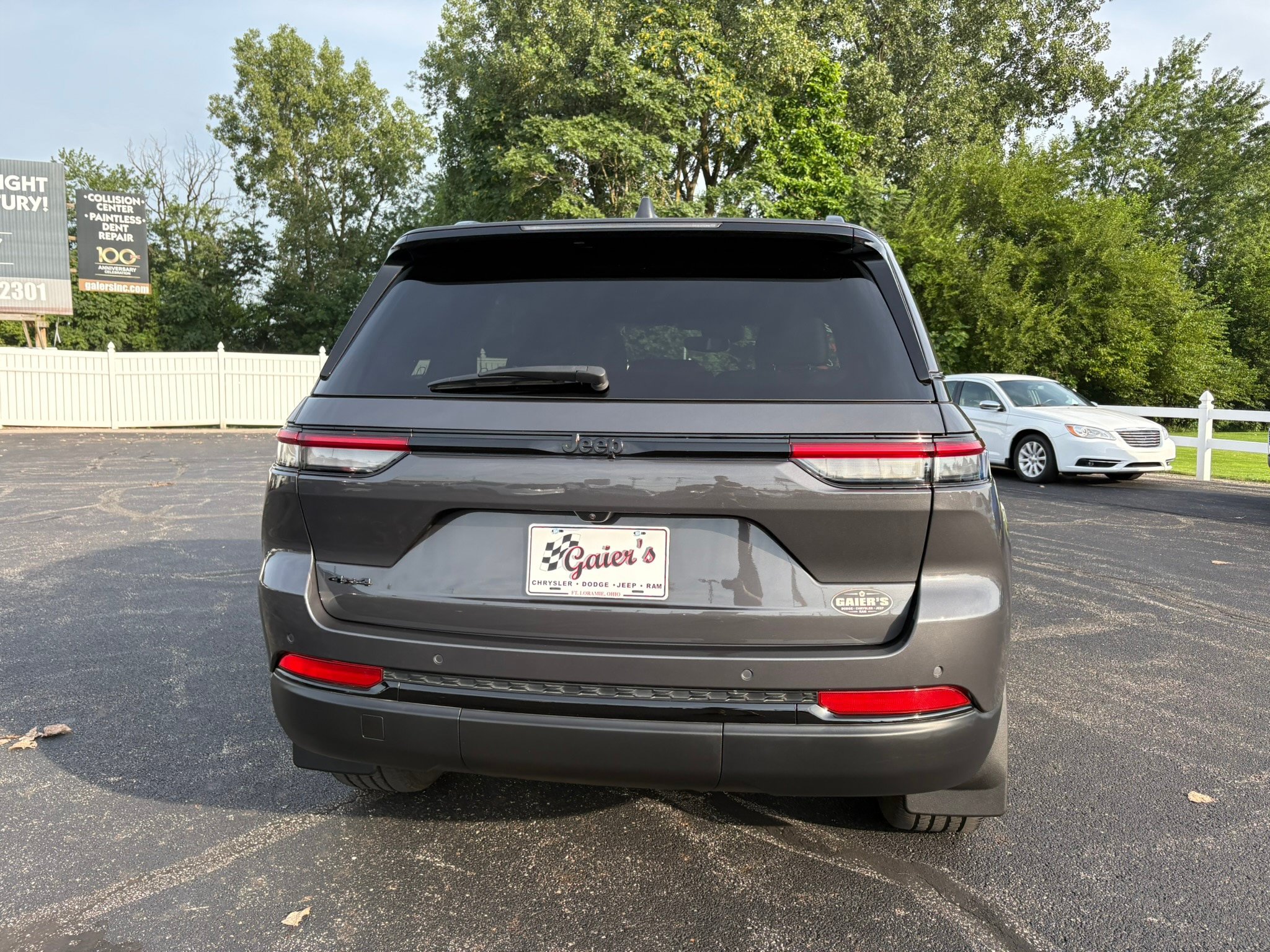 Used 2023 Jeep Grand Cherokee Altitude AWD/4WD image 12
