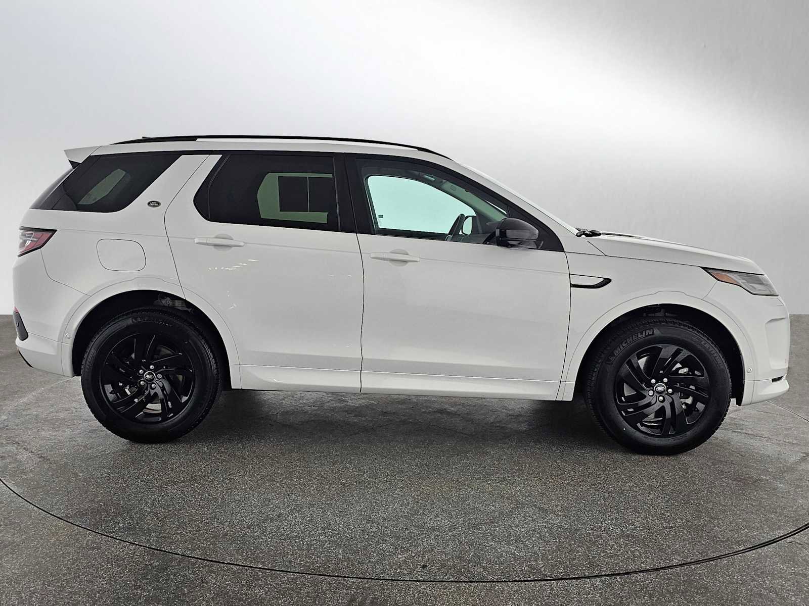 Used 2024 Land Rover Discovery Sport S image 6