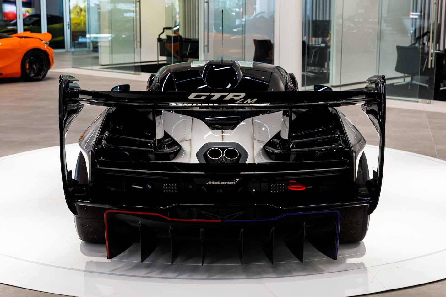 Used 2020 McLaren Senna RWD image 15