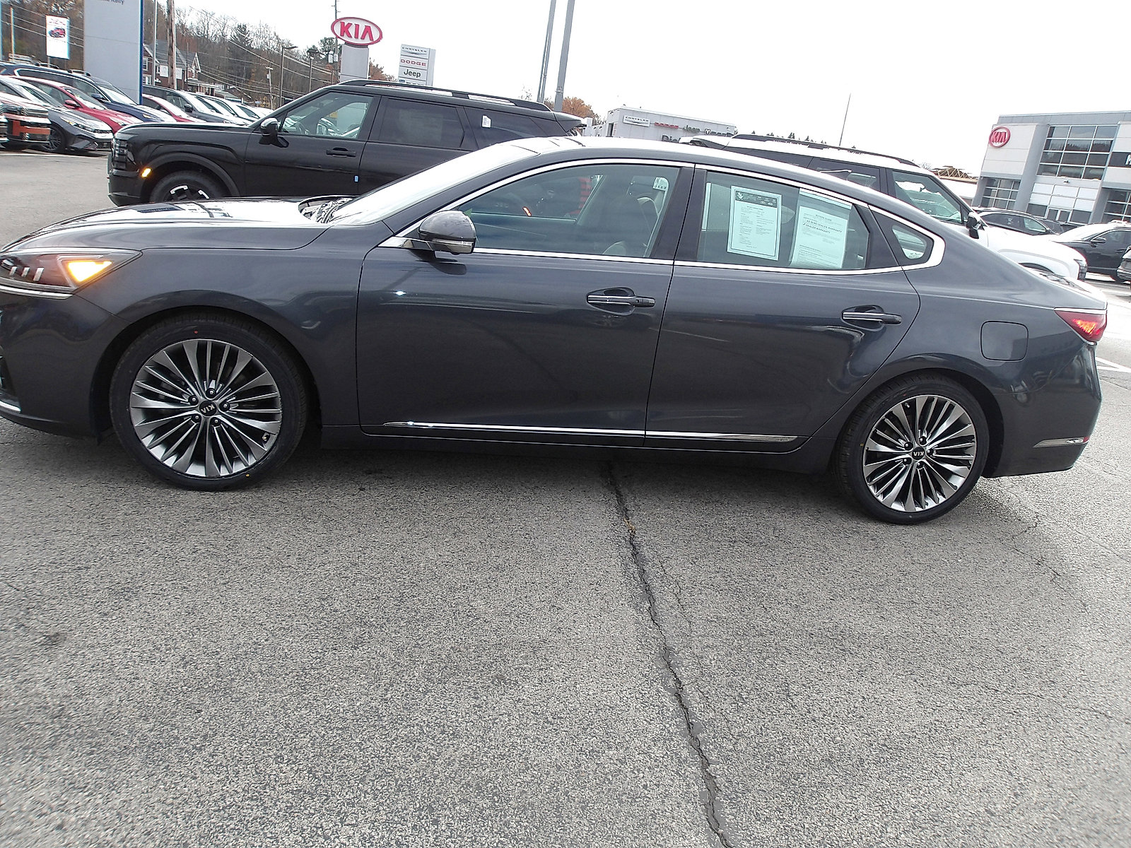 Used 2018 Kia Cadenza Limited w/ Paint Protection Package image 4