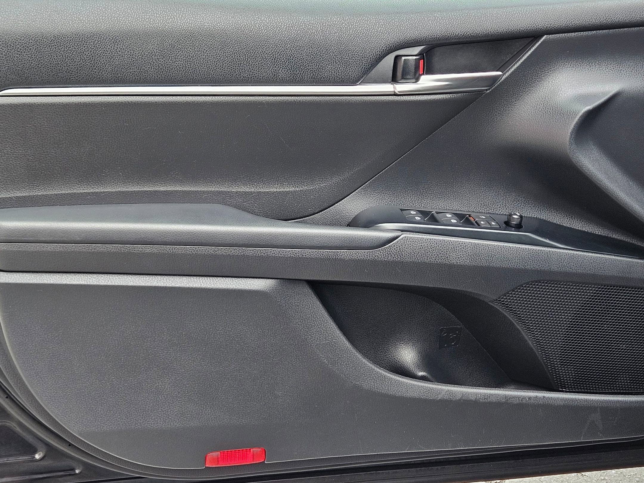 Used 2020 Toyota Camry LE image 17