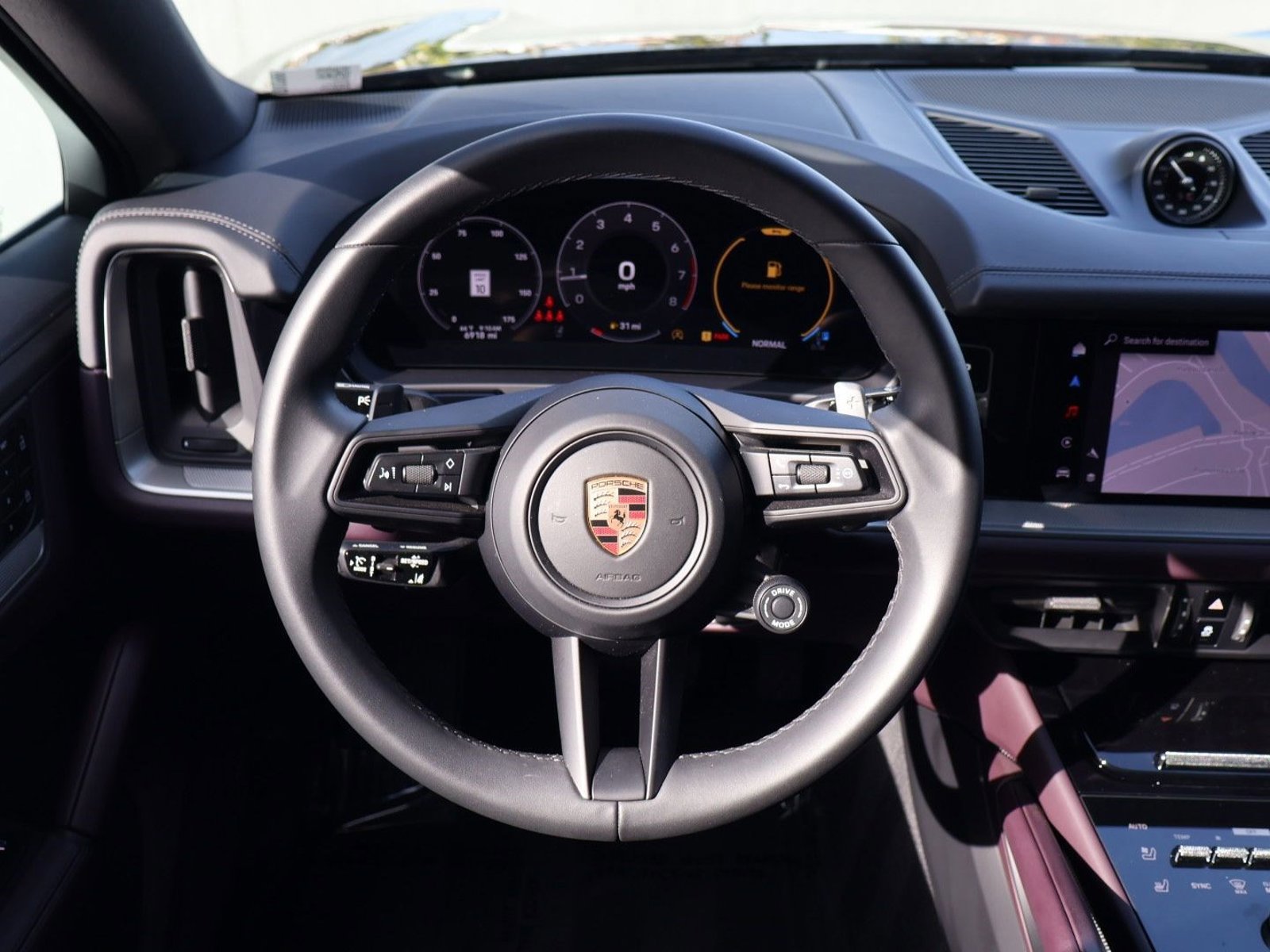 Certified 2025 Porsche Cayenne Coupe image 15
