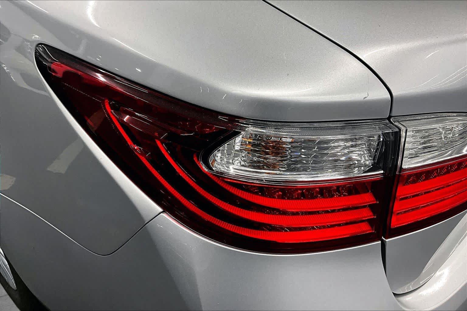 Used 2013 Lexus ES 350 w/ Premium Pkg FWD image 28