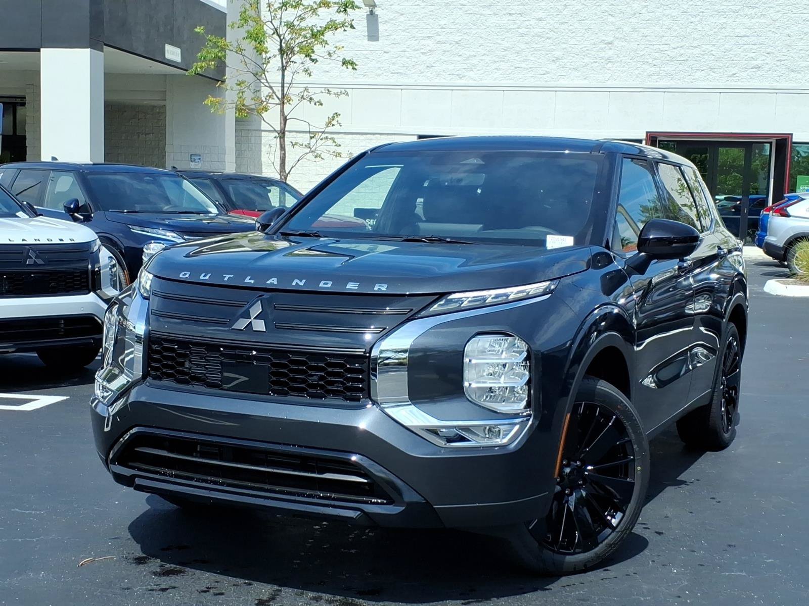 New 2026 Mitsubishi Outlander LE FWD image 1