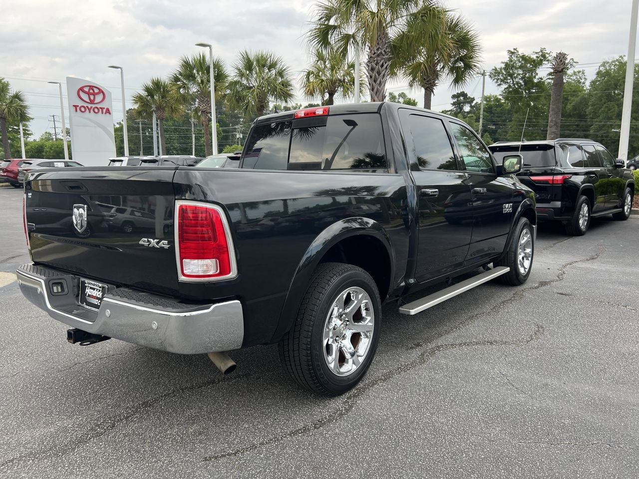 Used 2017 RAM 1500 Laramie w/ Convenience Group AWD/4WD image 10