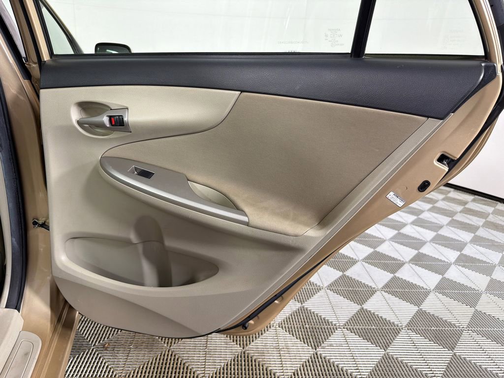 Used 2011 Toyota Corolla LE FWD image 15
