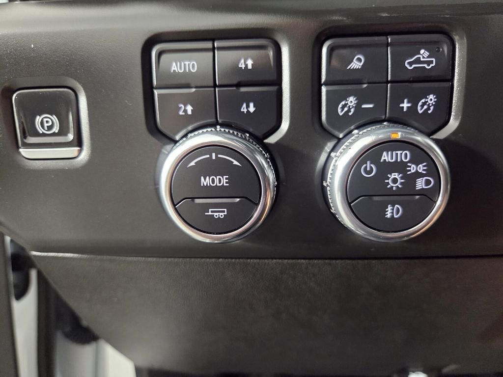 Used 2025 GMC Sierra 2500 AT4 image 22