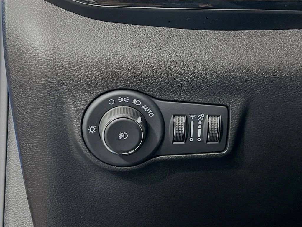 Used 2022 Jeep Compass Altitude w/ Convenience Group image 11