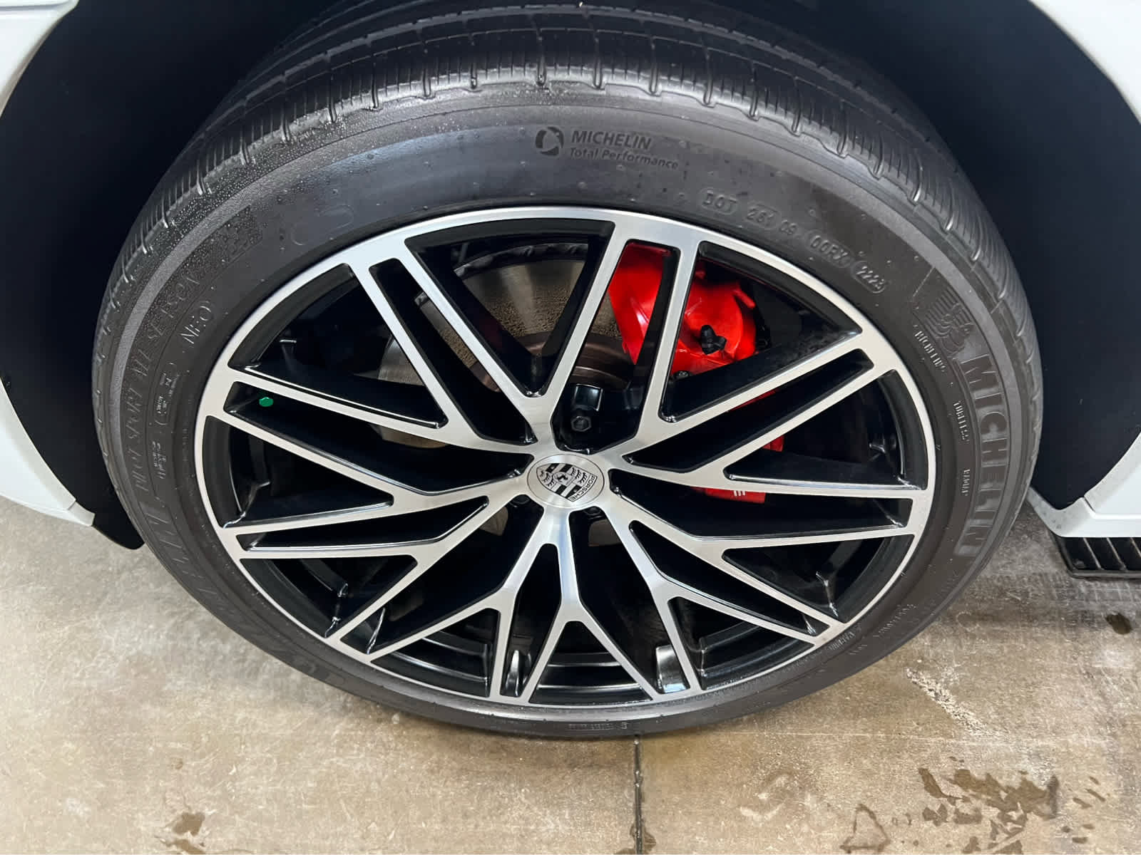 Used 2024 Porsche Macan image 36