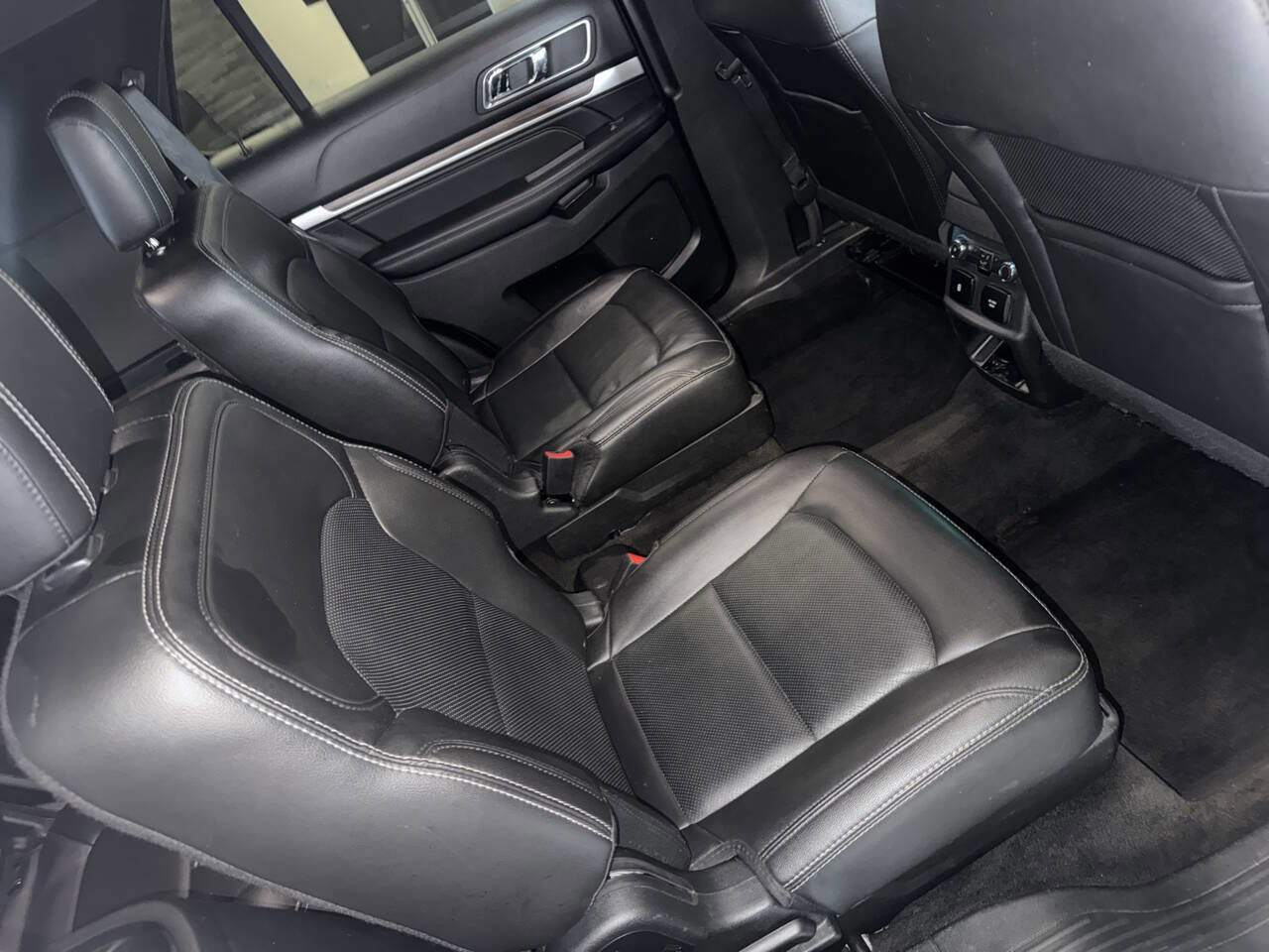 Used 2018 Ford Explorer Limited image 28