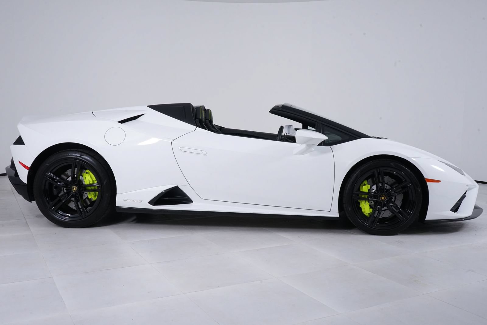 Used 2020 Lamborghini Huracan EVO RWD image 8