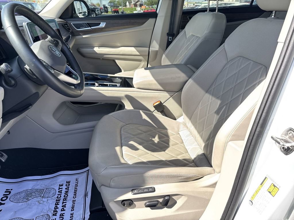 Used 2024 Volkswagen Atlas SEL Premium R-Line image 11