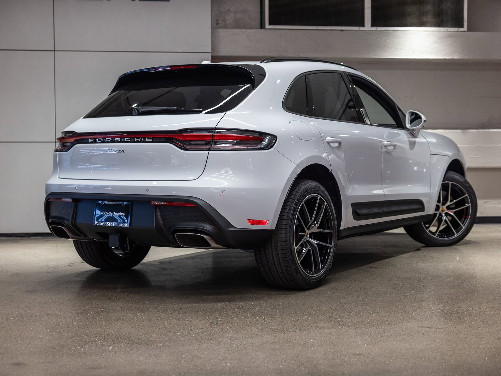 Certified 2025 Porsche Macan image 8