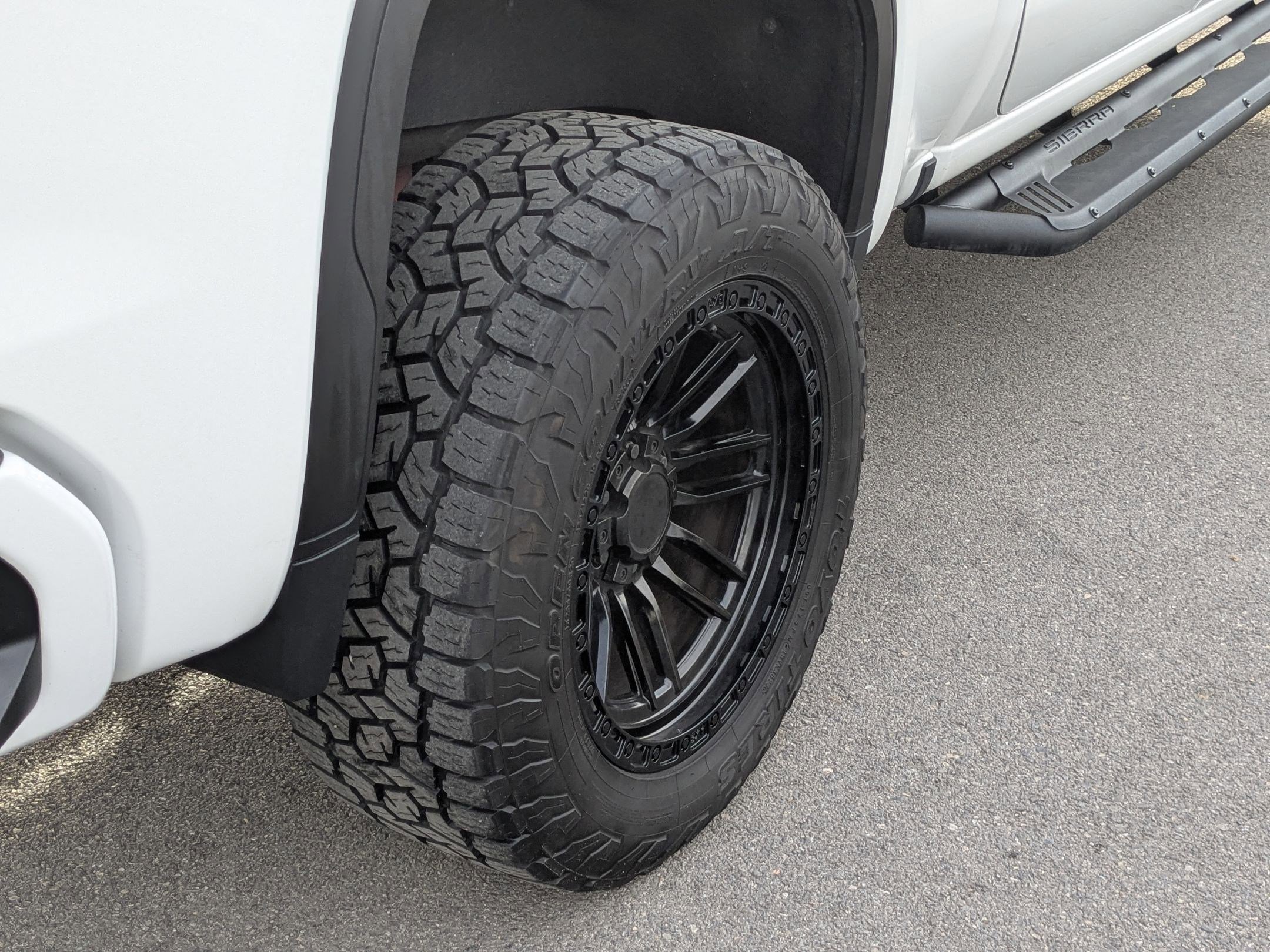 Certified 2023 GMC Sierra 1500 AT4 w/ AT4 Preferred Package image 13