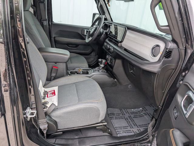 Used 2025 Jeep Wrangler Unlimited Sahara AWD/4WD image 29