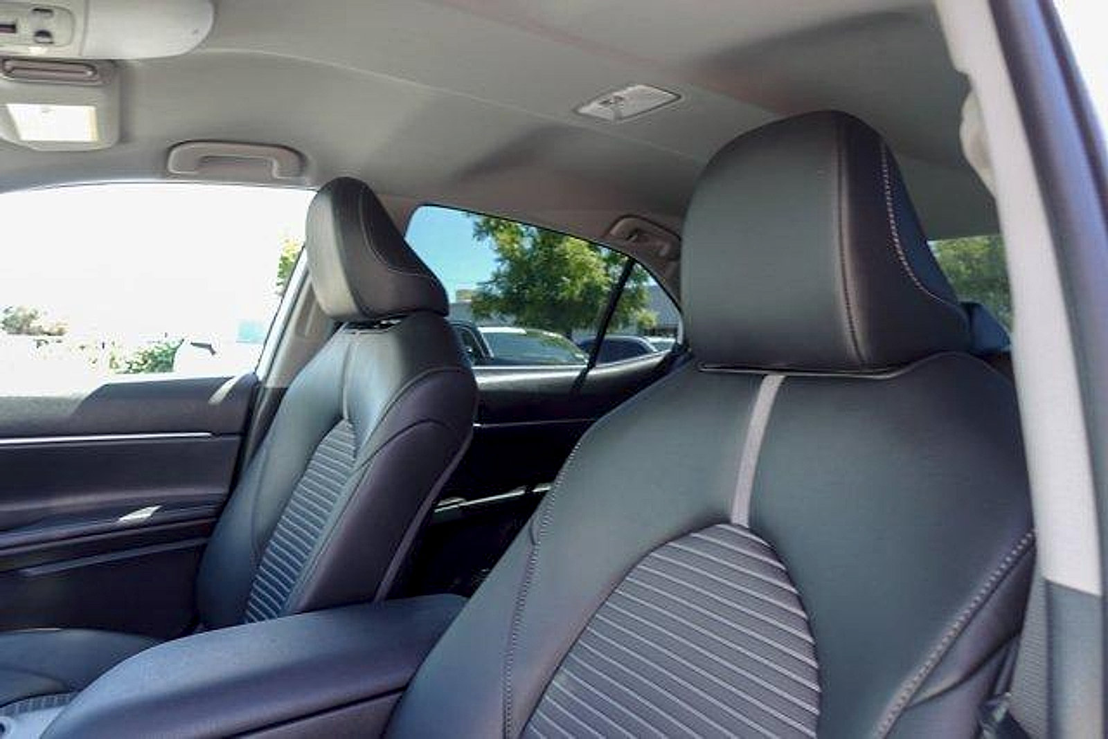Used 2023 Toyota Camry SE FWD image 10