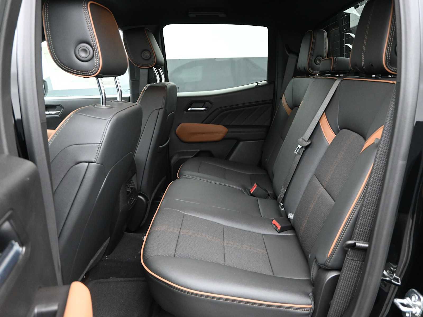 New 2025 GMC Canyon AT4 w/ Nightfall Edition image 25