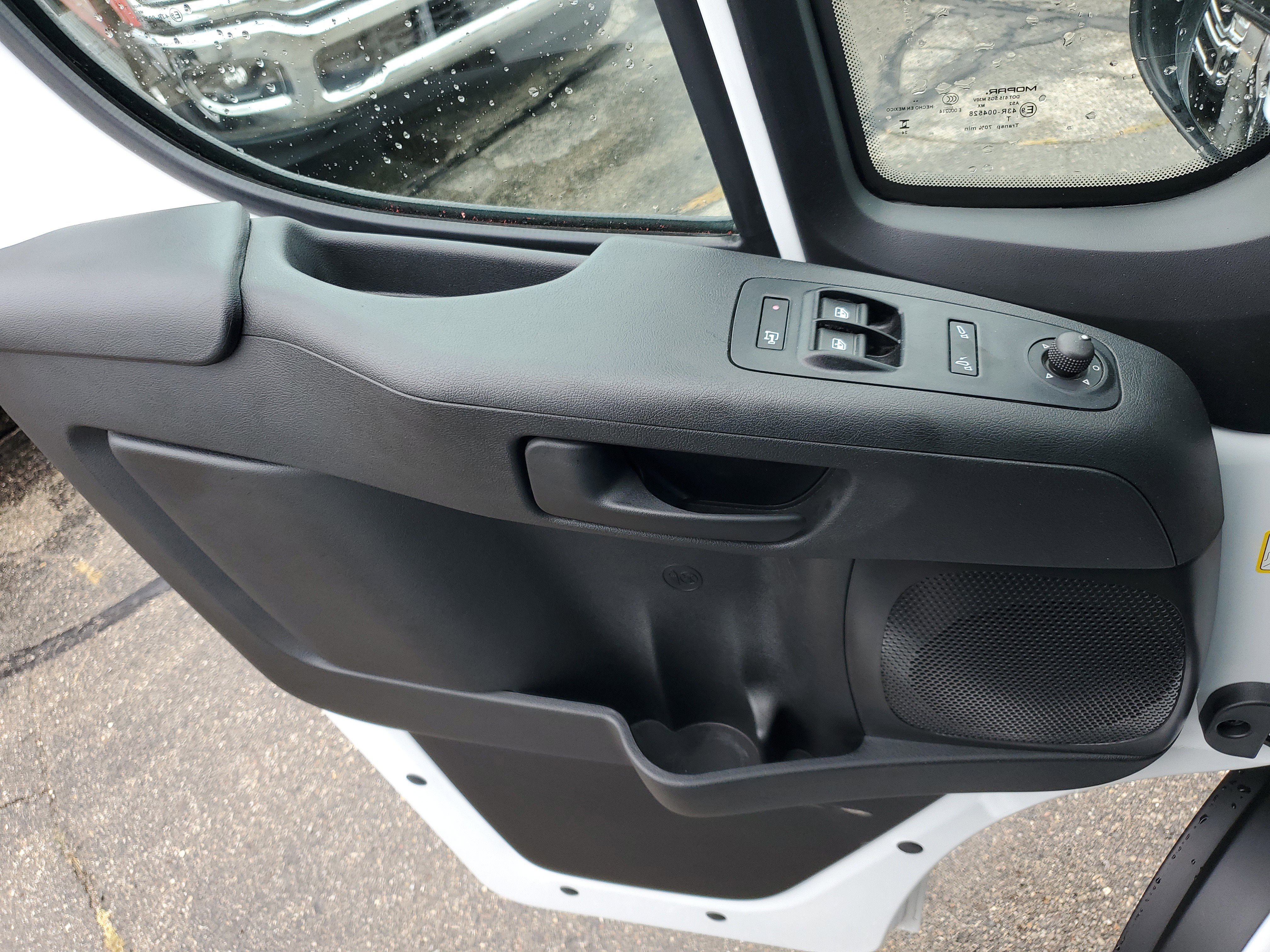 Used 2025 RAM ProMaster 2500 w/ Convenience Group image 6