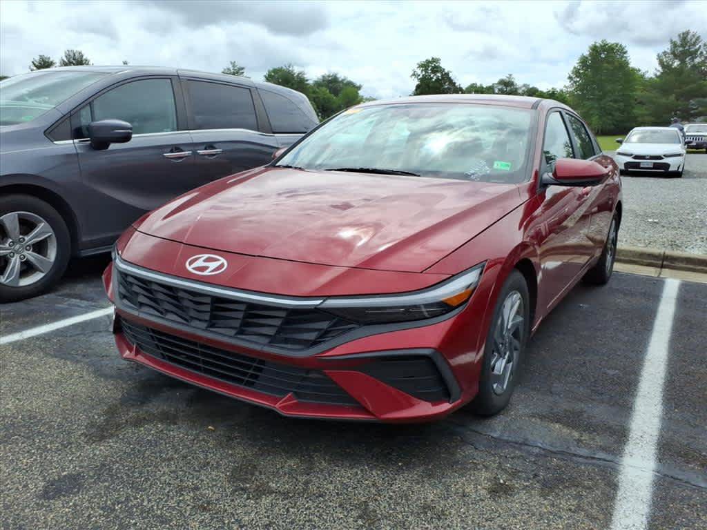 Used 2024 Hyundai Elantra SEL FWD image 3