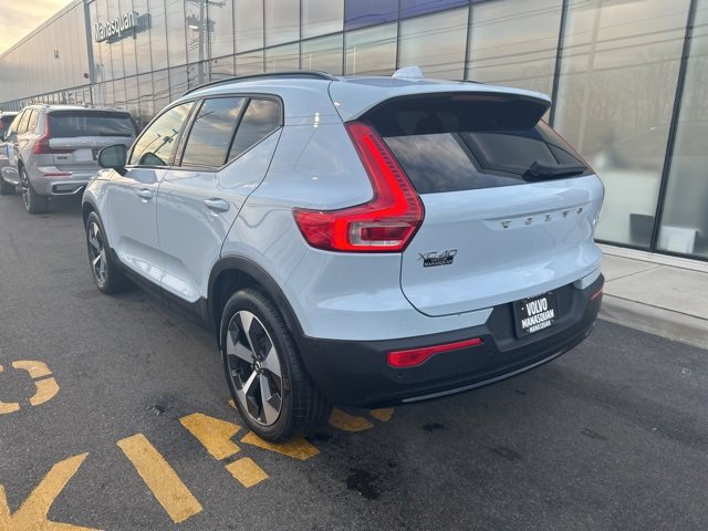 Certified 2025 Volvo XC40 B5 Plus image 3