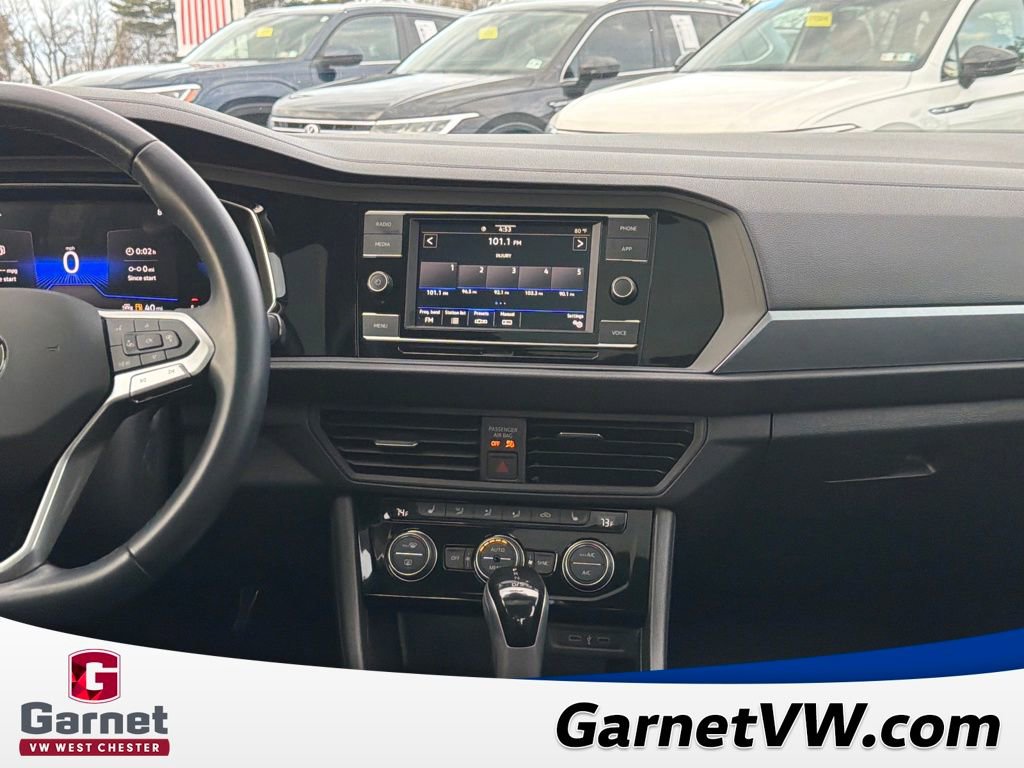 Certified 2023 Volkswagen Jetta SE image 18