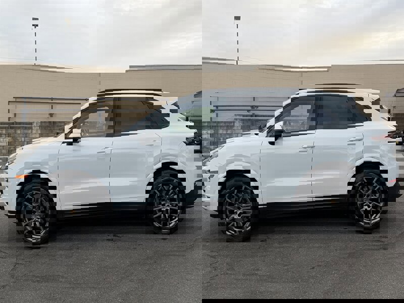 Used 2023 Porsche Cayenne S Platinum w/ Premium Package Plus image 10